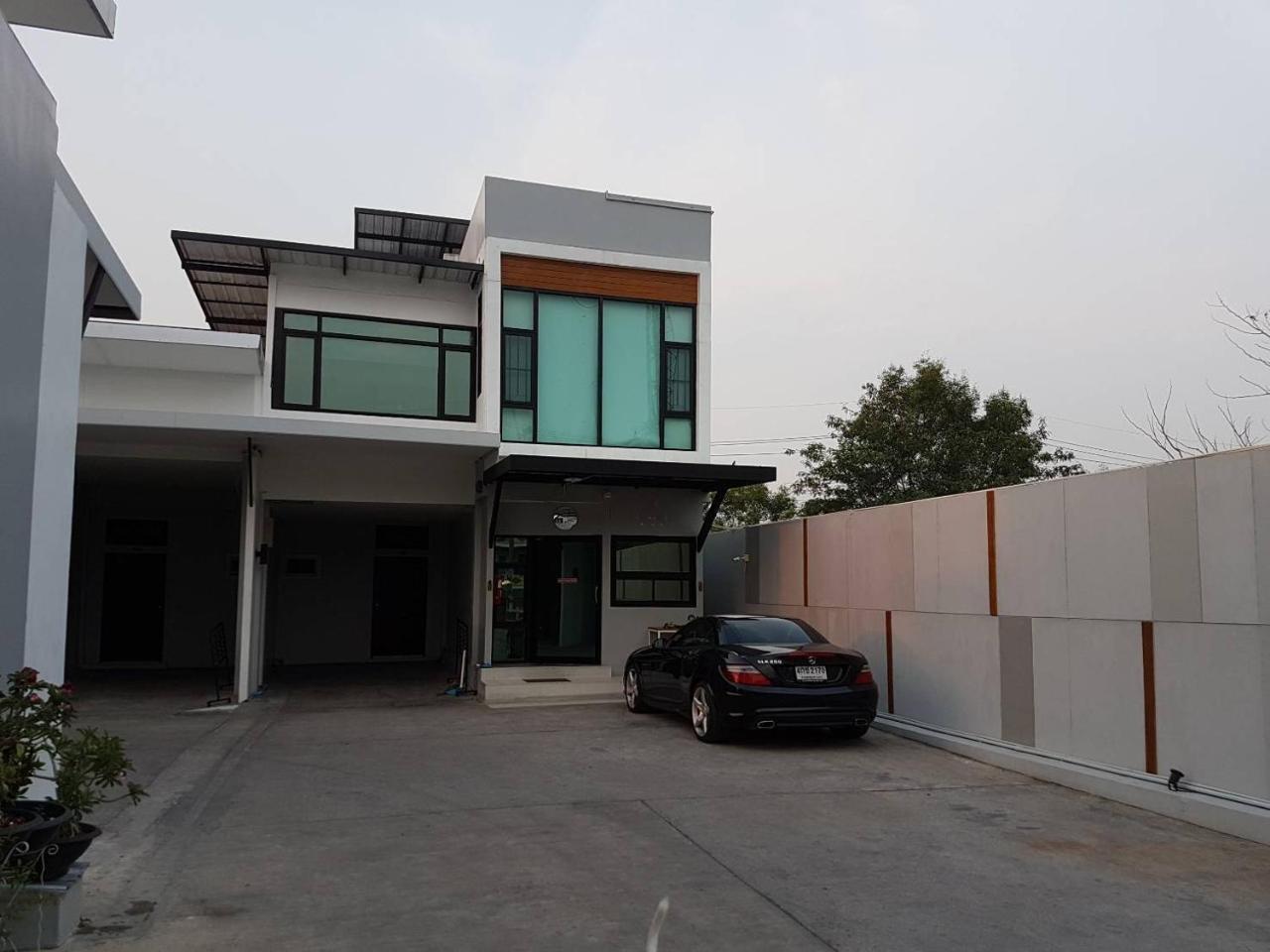 The Room 24 Resort Pathum Thani Exterior photo